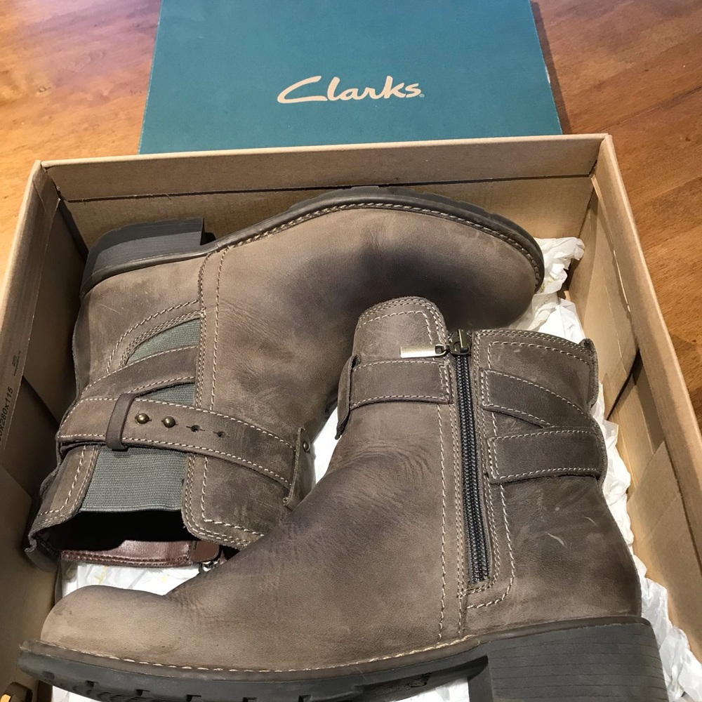 For sale: A Pair of women’s Clark’s boots.